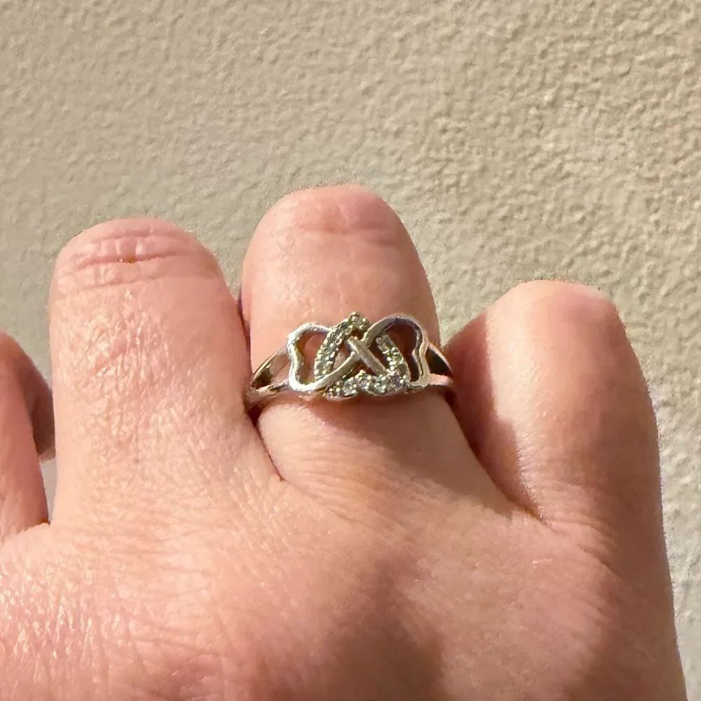 The 3 heart infinity ring in 925 and lab created stones. Sz 7 - Picture 8 of 13